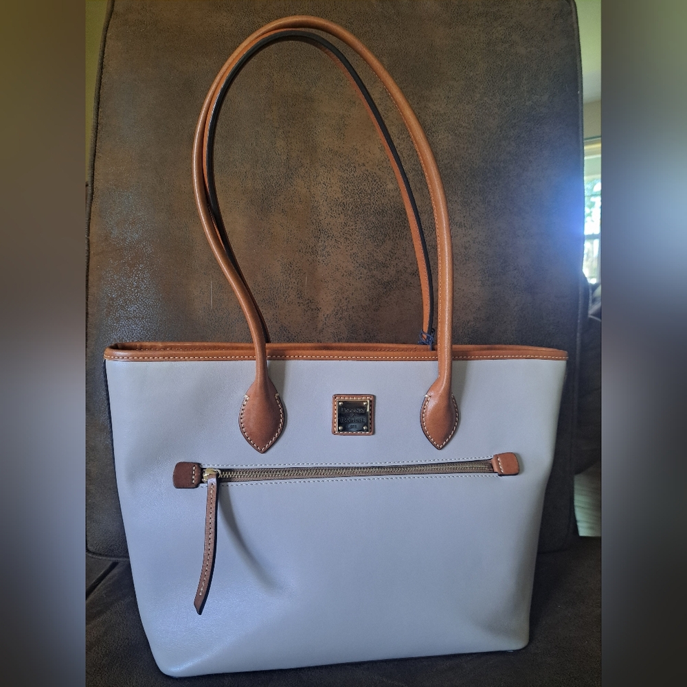 Dooney & Bourke Tote Handbag
